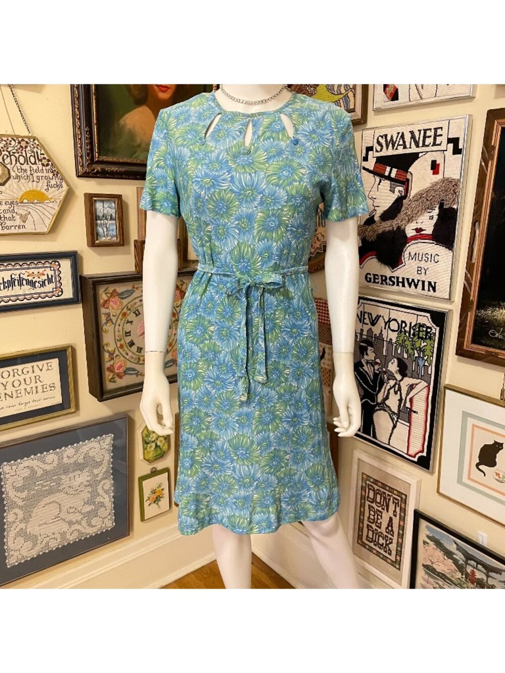 60s Vintage Blue & Green Floral Short Sleeve Midi Dress With Keyhole Neckline L